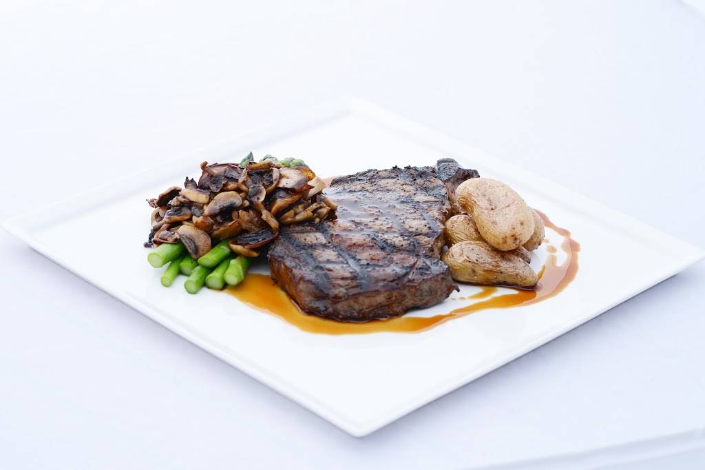 Crossroads | restaurant | 2 Cardwell Rd, Rosseau, ON P0C 1J0, Canada | 7057324343 OR +1 705-732-4343