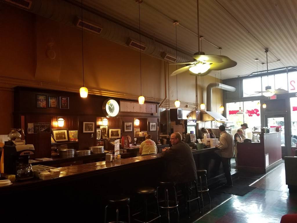 Pizza House | restaurant | 312 E Commercial St, Springfield, MO 65803, USA | 4178814073 OR +1 417-881-4073