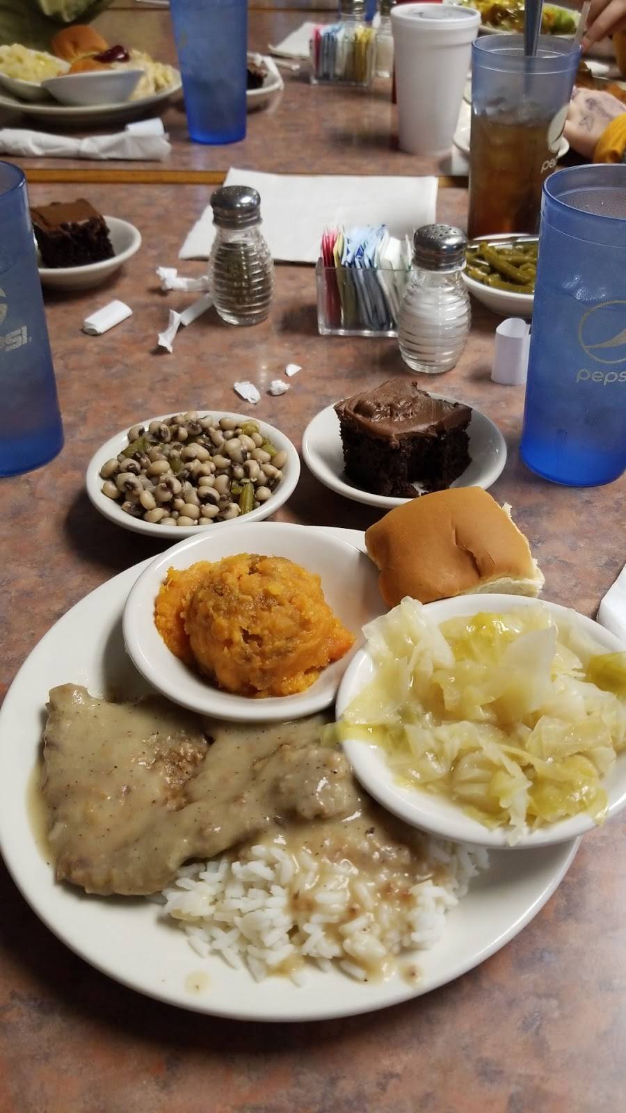 The Front Porch | restaurant | 4421 US-43, Northport, AL 35473, USA | 2053393047 OR +1 205-339-3047