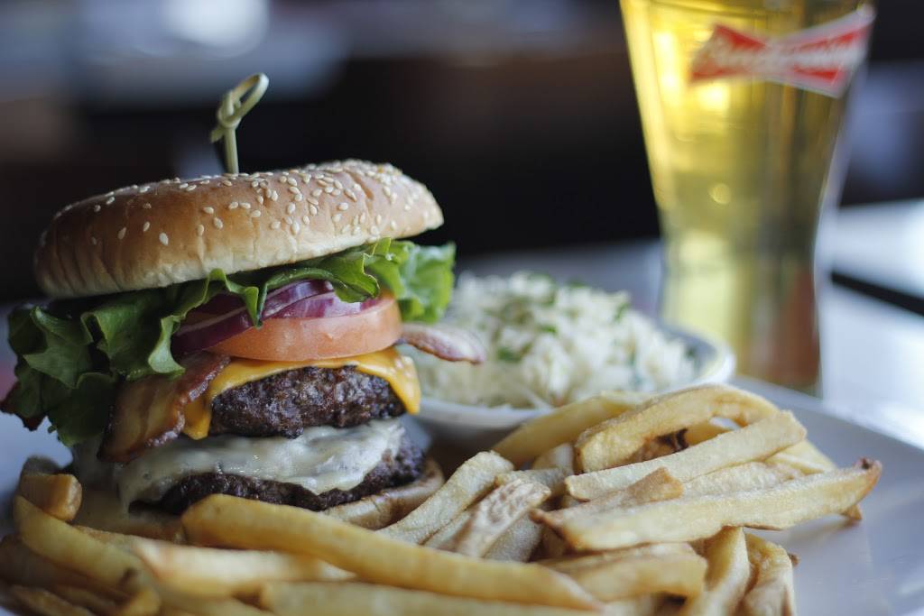 La Station des Sports - Laval | restaurant | 3025 Boul Industriel, Laval, QC H7L 4P8, Canada | 4509339906 OR +1 450-933-9906