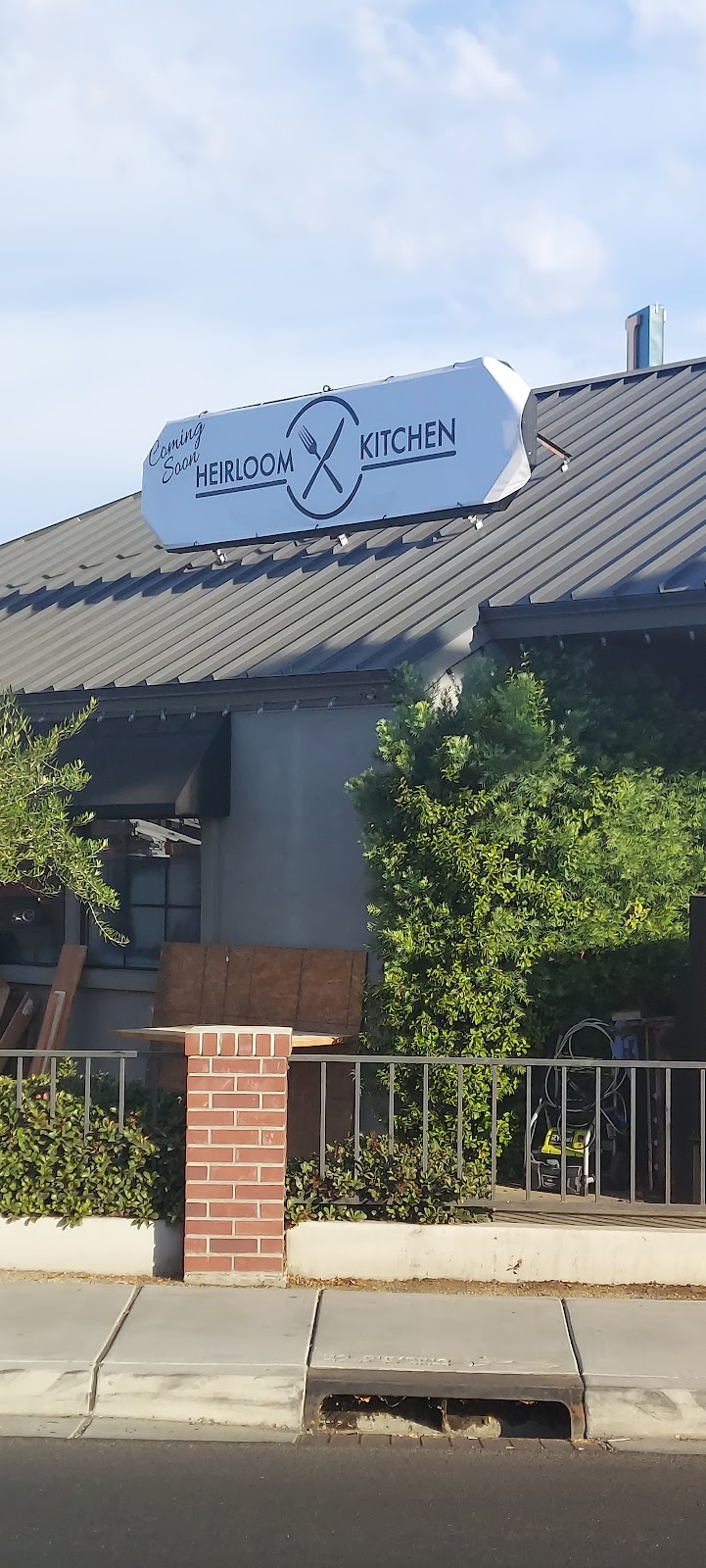 Heirloom Kitchen | restaurant | 61 Lincoln Center, Stockton, CA 95207, USA | 2094779513 OR +1 209-477-9513