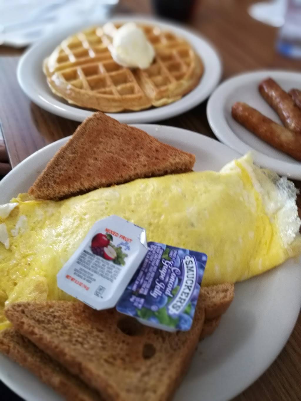 Village Kitchen | restaurant | 109 N Superior St, Angola, IN 46703, USA | 2606659053 OR +1 260-665-9053