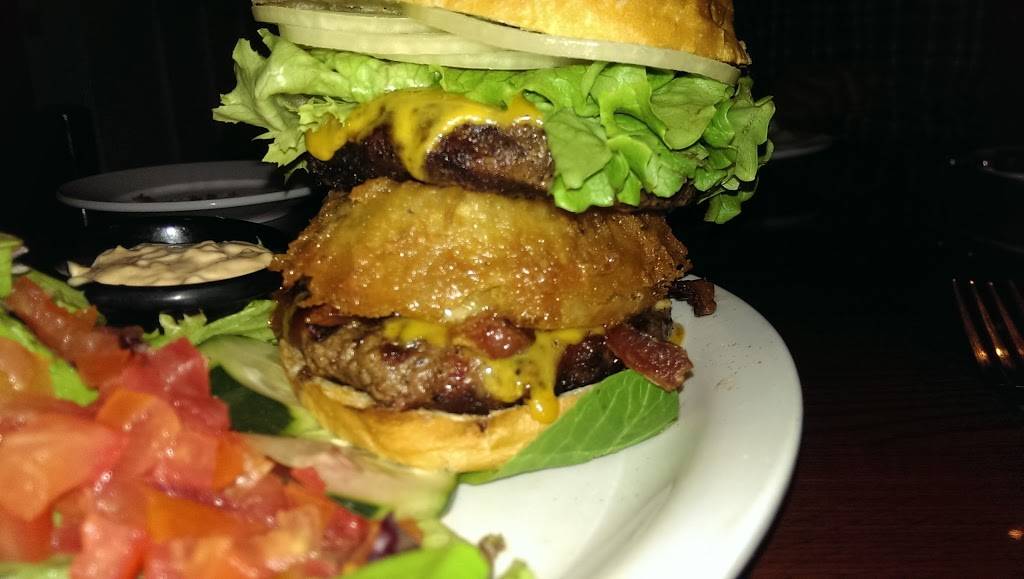 Spitfire Grill | restaurant | 3300 Airport Ave, Santa Monica, CA 90405, USA | 3103973455 OR +1 310-397-3455