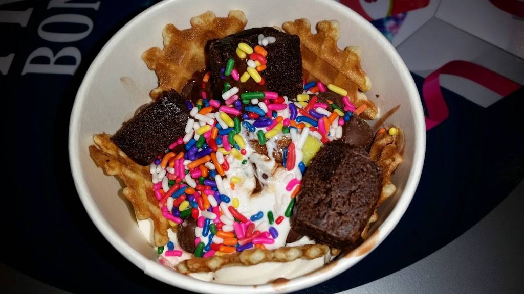 Menchies Frozen Yogurt | bakery | 4645 Casey Blvd, Williamsburg, VA 23188, USA | 7578085106 OR +1 757-808-5106