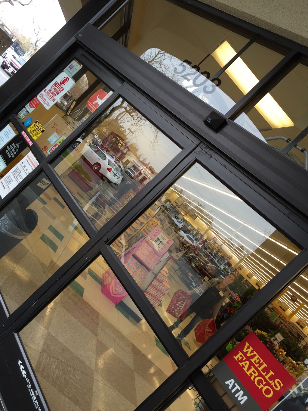 Save Mart | meal delivery | 5203 W Walnut Ave, Visalia, CA 93277, USA | 5596259444 OR +1 559-625-9444