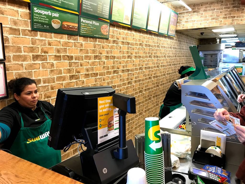 Subway | restaurant | 3674 King St, Alexandria, VA 22302, USA | 7039313700 OR +1 703-931-3700