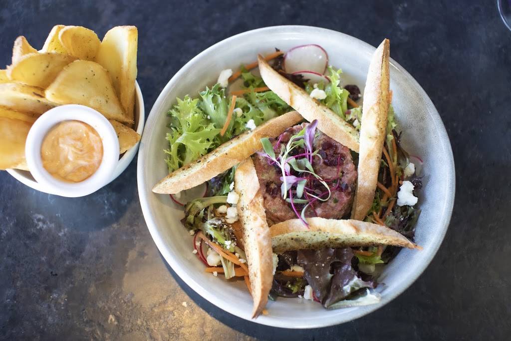 Resto-Bar Le Commandant | restaurant | 1688 Route de lAéroport, Québec, QC G2G 0K1, Canada | 4182042145 OR +1 418-204-2145