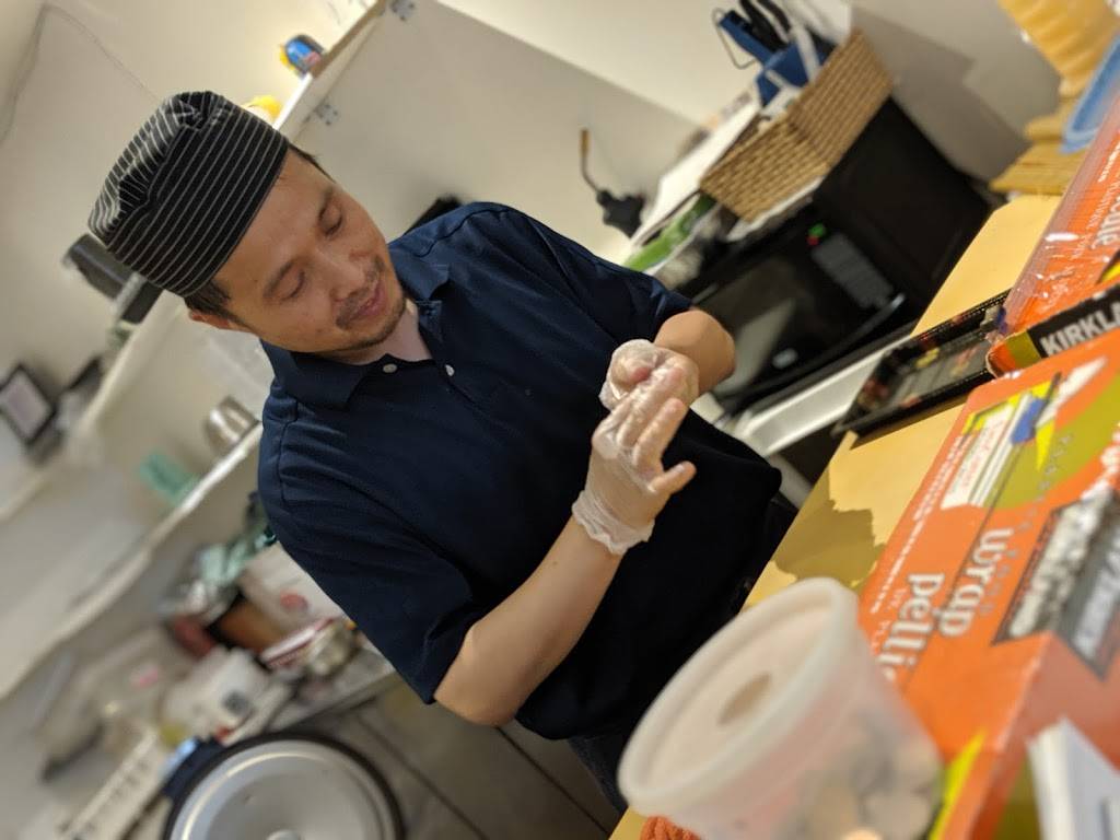 Chanoch Sushi | restaurant | 6947 Av Wilderton, Montréal, QC H3S 2M4, Canada | 5146163879 OR +1 514-616-3879