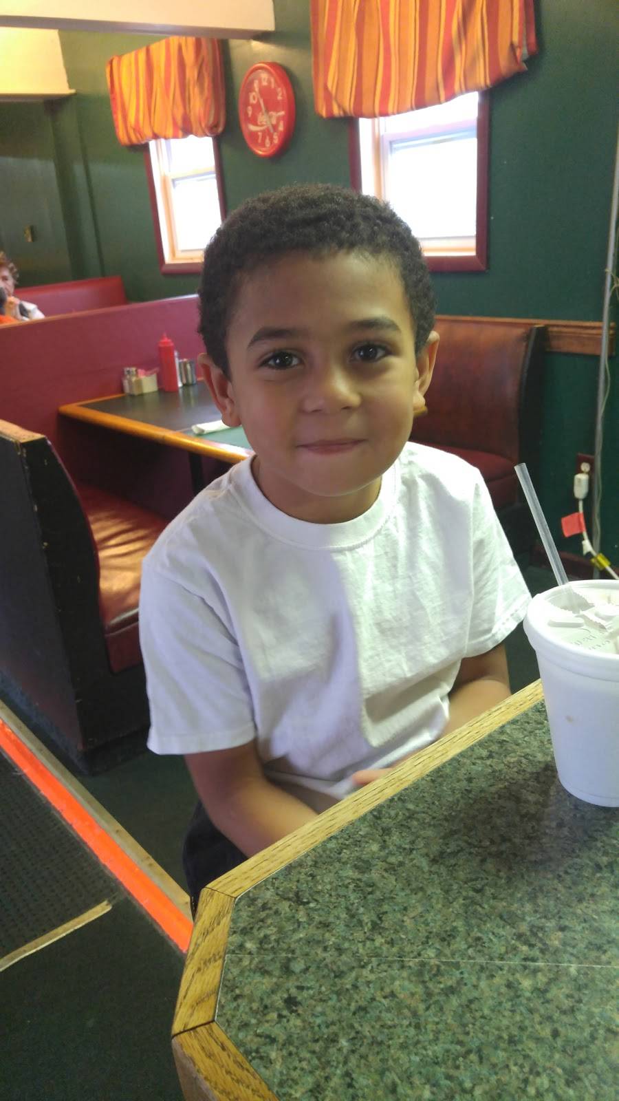 Donnas Cafe | restaurant | 5942 Rome-Taberg Rd, Rome, NY 13440, USA | 3153365682 OR +1 315-336-5682