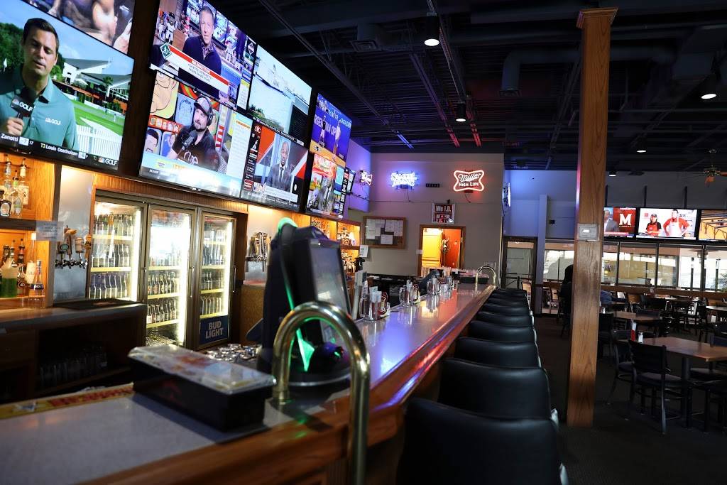 Brewskys Food & Spirits East | restaurant | 2840 S 70th St, Lincoln, NE 68506, USA | 4024832739 OR +1 402-483-2739