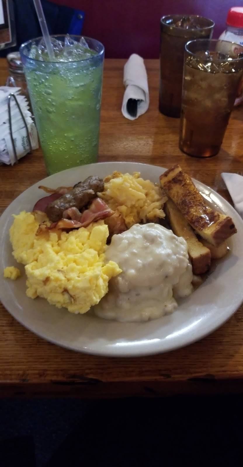 Daves Restaurant | restaurant | 809 S Grand Ave, Charles City, IA 50616, USA | 6412287162 OR +1 641-228-7162