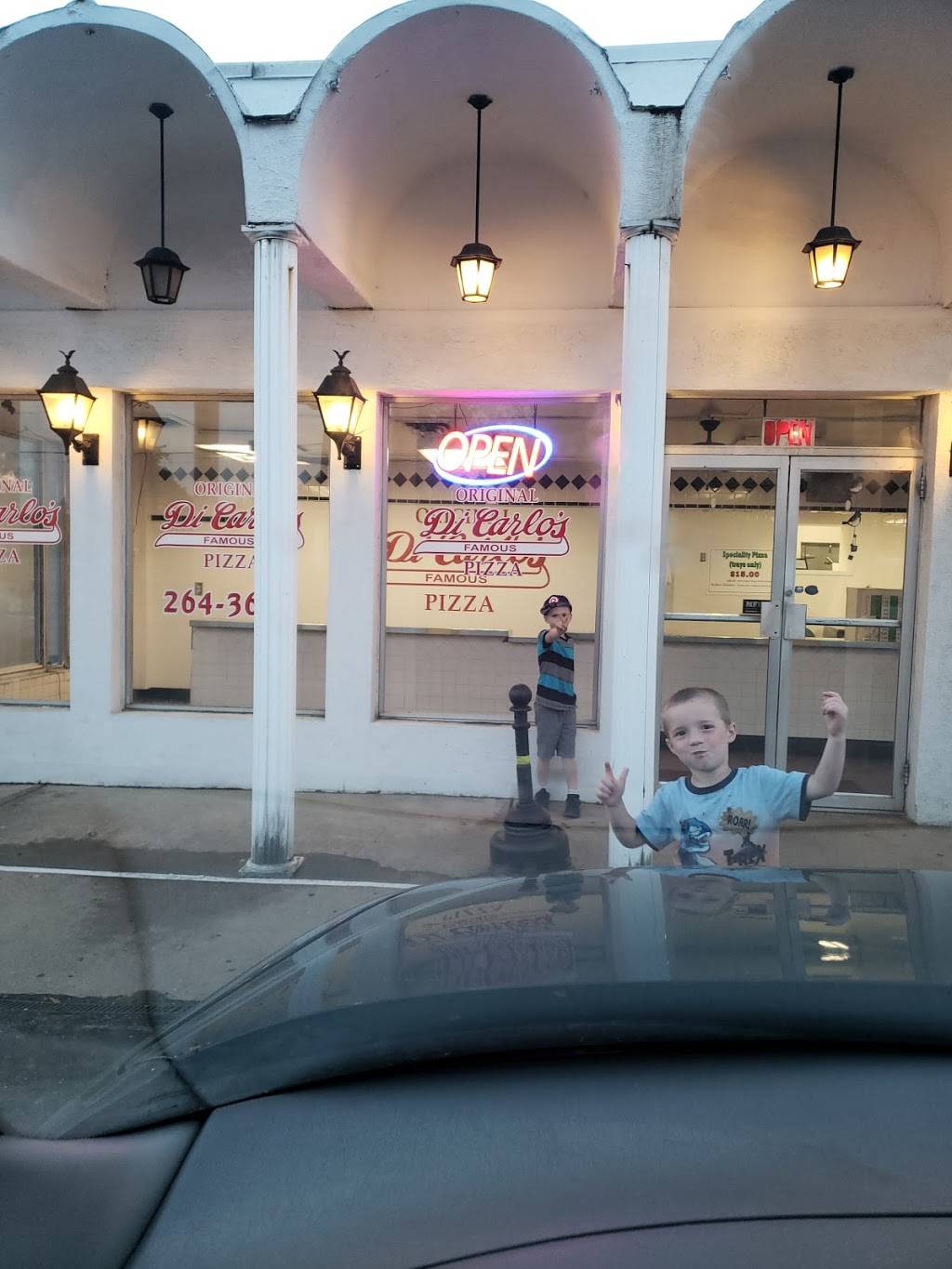 Di Carlos Original Pizza Inn | restaurant | 4531 Sunset Blvd, Steubenville, OH 43952, USA | 7402643634 OR +1 740-264-3634