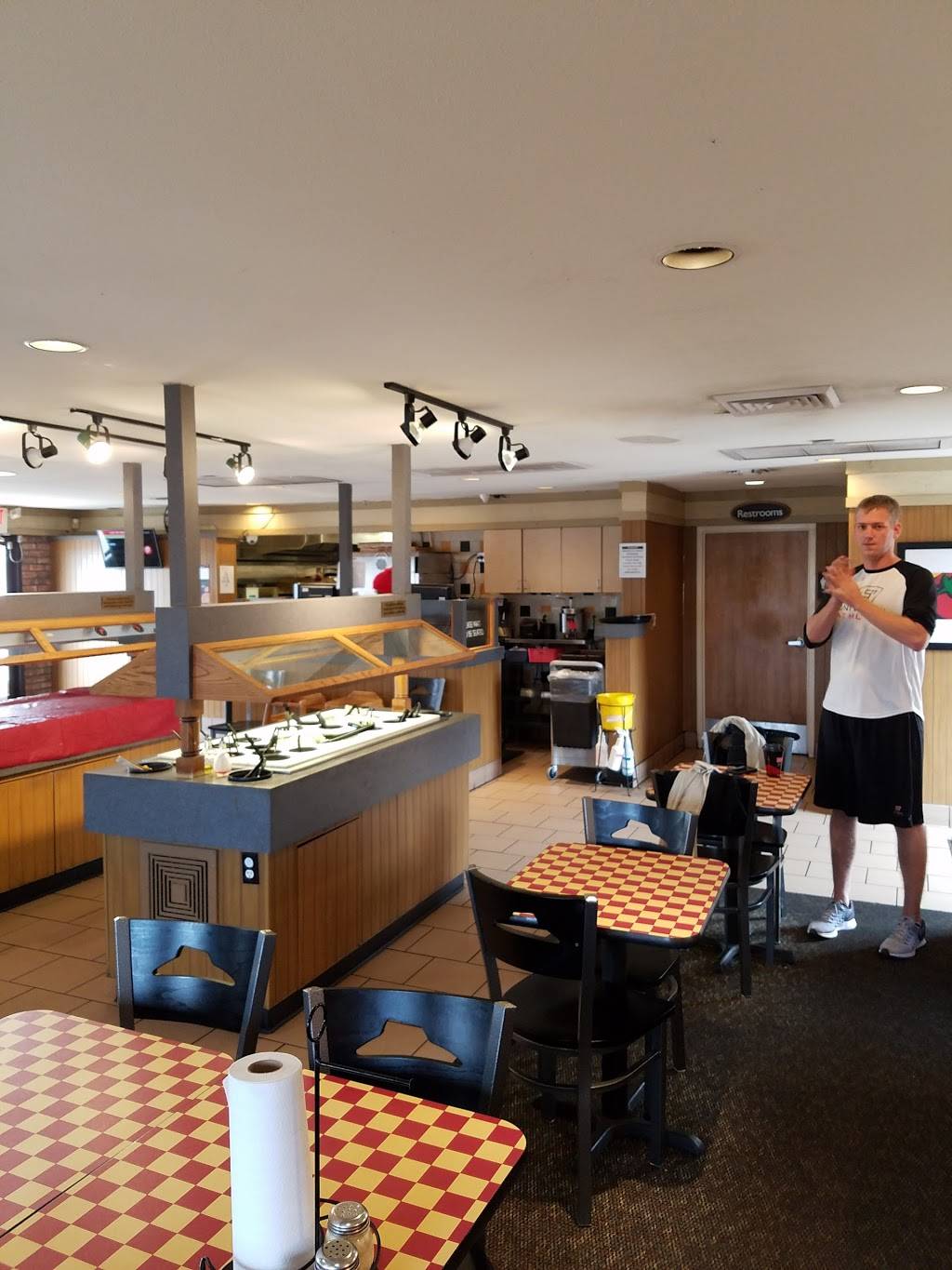 Pizza Hut | restaurant | 13105 W Glendale Ave, Glendale, AZ 85307, USA | 6239355009 OR +1 623-935-5009