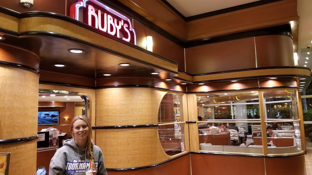 Ruby’s Diner | restaurant | 3333 Bear St #120, Costa Mesa, CA 92626, USA | 7146627829 OR +1 714-662-7829