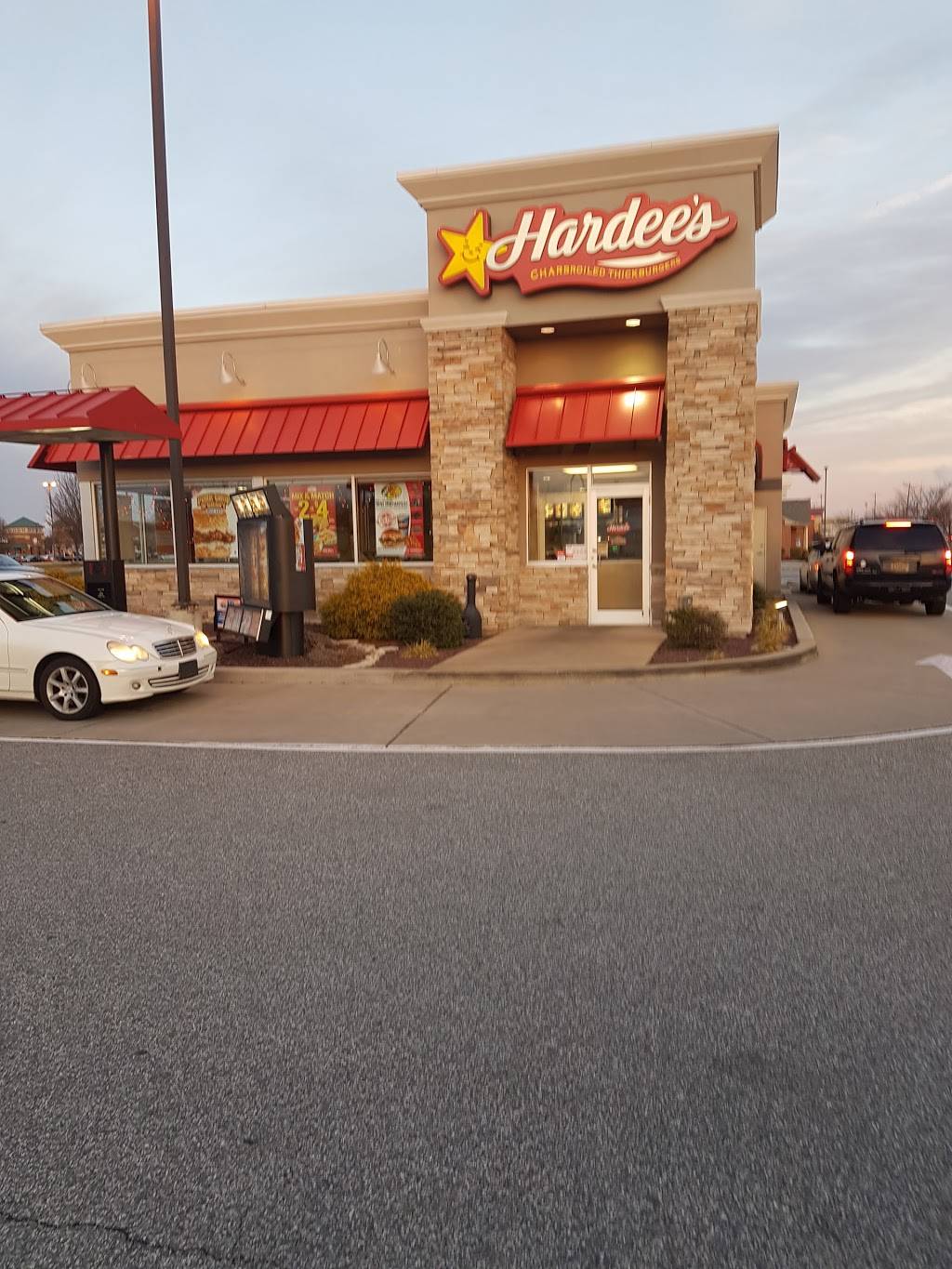 Hardees | restaurant | 340 Dove Run Centre Dr, Middletown, DE 19709, USA | 3024492036 OR +1 302-449-2036