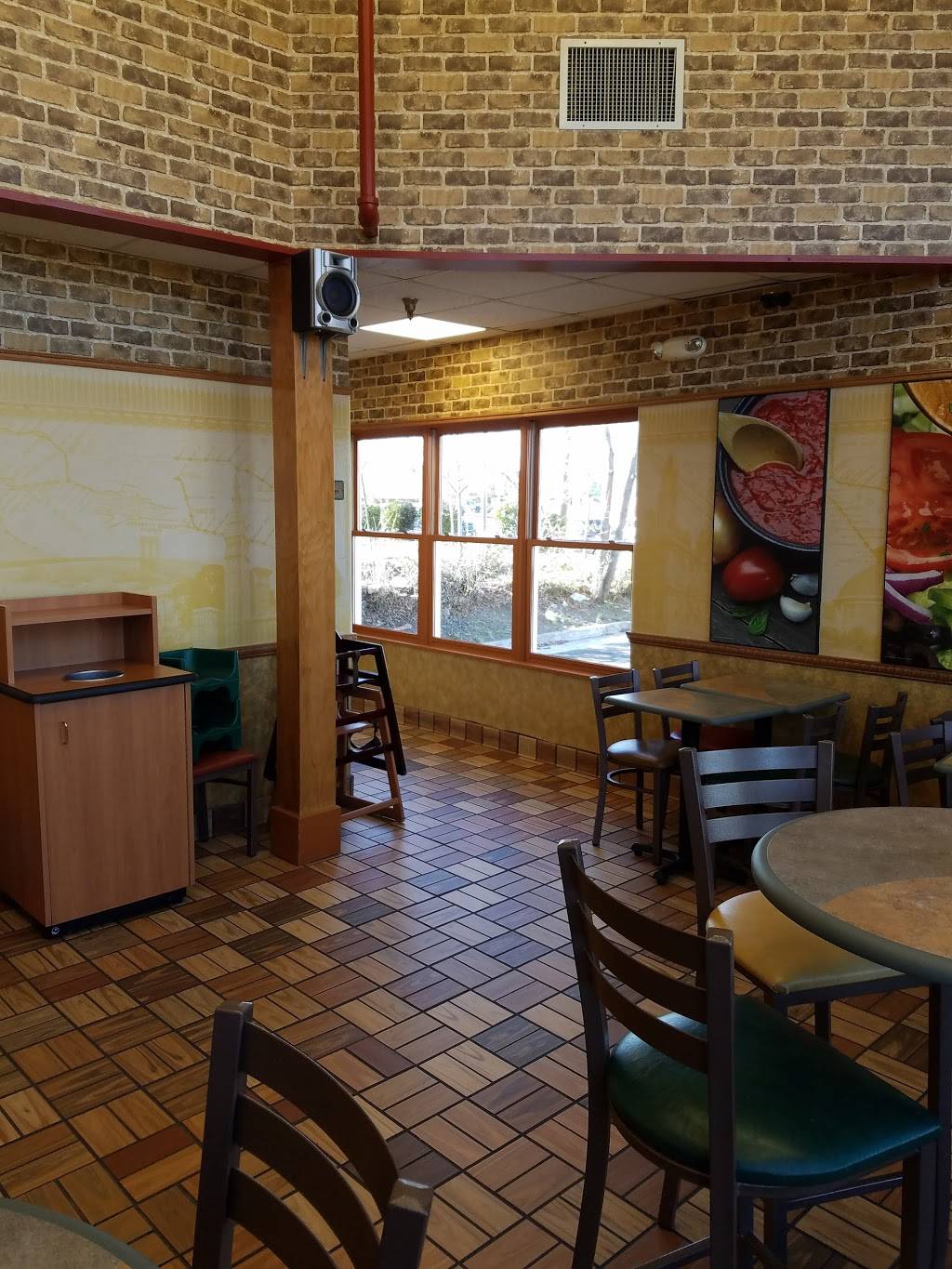 Subway Restaurants | restaurant | 101 S Maple Ave unit g, Purcellville, VA 20132, USA | 5403387646 OR +1 540-338-7646