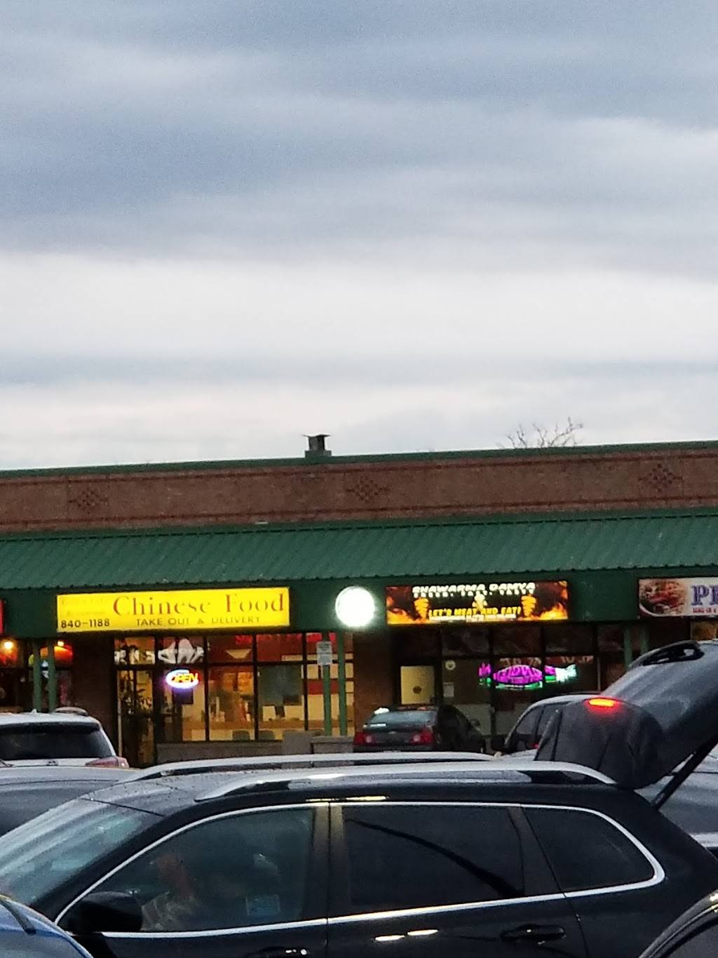 Golden Lake Chinese Food | restaurant | 370 Bovaird Dr E, Brampton, ON L6Z 2S8, Canada | 9058401188 OR +1 905-840-1188