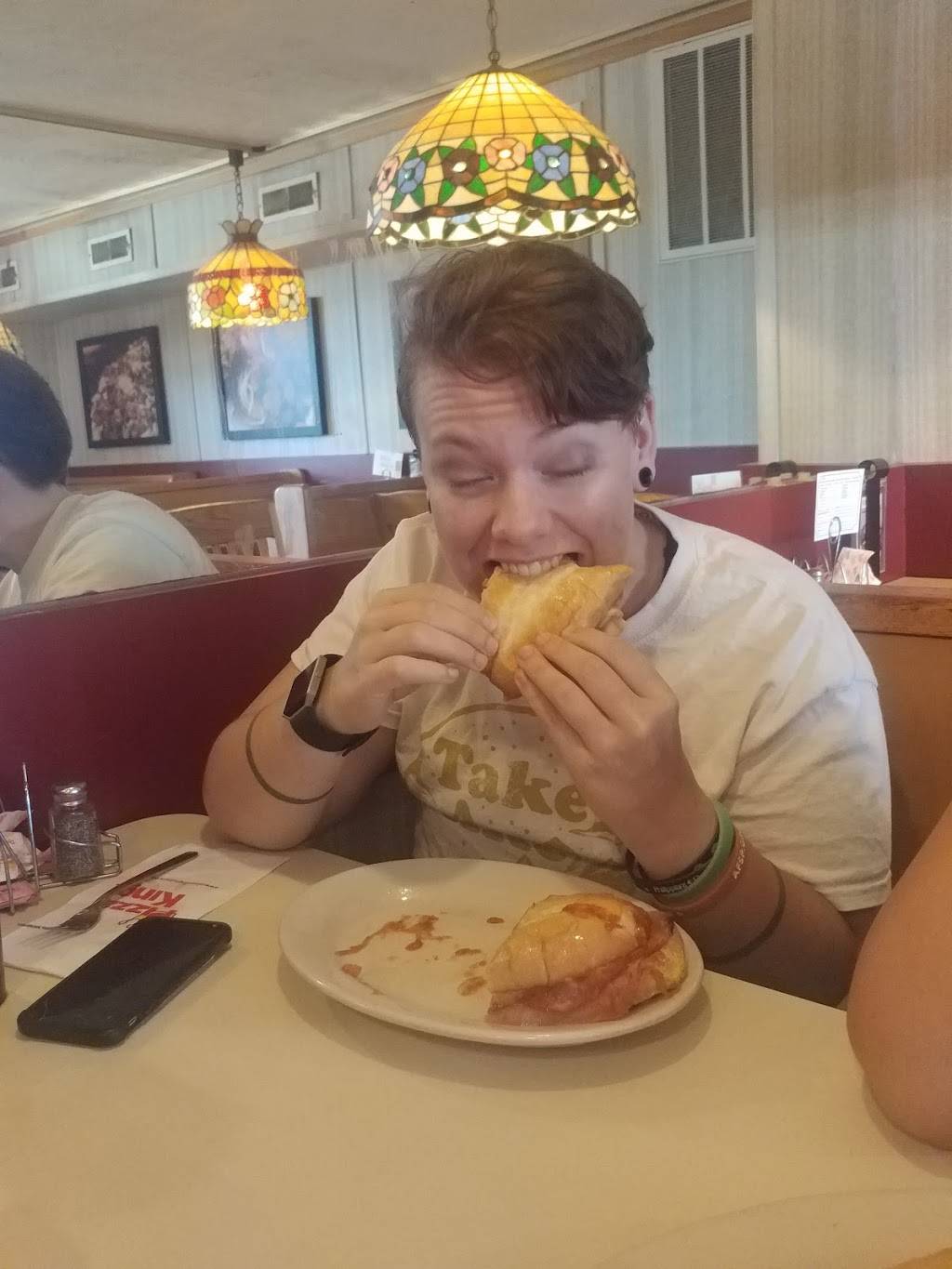 Pizza King | restaurant | 321 E Jackson St, Parker City, IN 47368, USA | 7654688766 OR +1 765-468-8766