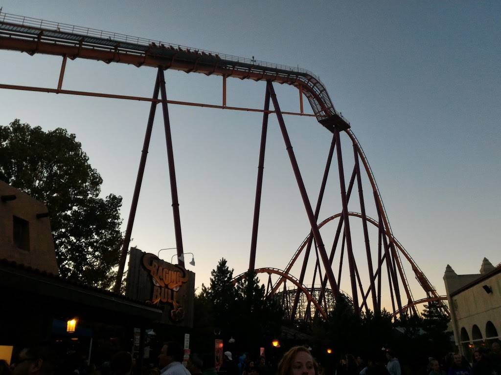 Watering Hole | restaurant | 1 Great America Parkway, Gurnee, IL 60031, USA | 8472491776 OR +1 847-249-1776