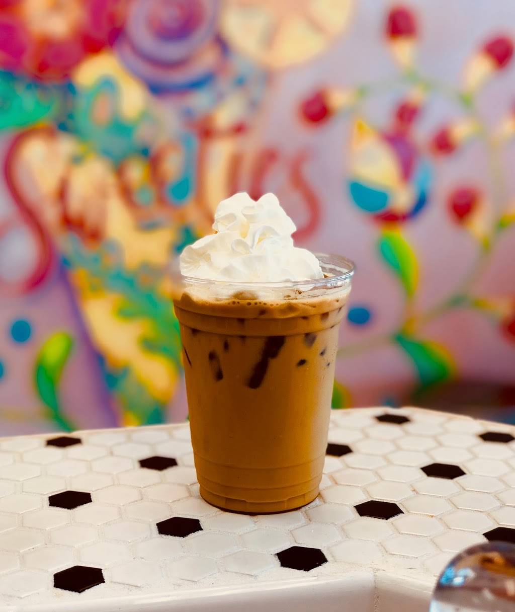 Sweeties at Verona Walk | cafe | 8090 Sorrento Ln #2, Naples, FL 34114, USA | 2393085903 OR +1 239-308-5903