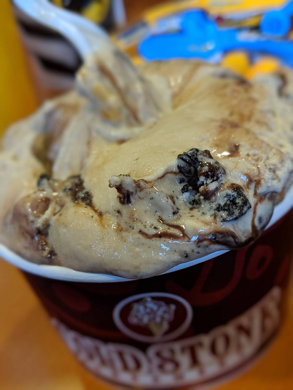 Cold Stone Creamery | bakery | 2101 S Oneida St Ste 300, Green Bay, WI 54304, USA | 9204299992 OR +1 920-429-9992