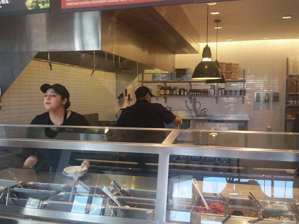 Chipotle Mexican Grill | restaurant | 10771 Gateway S Blvd Bldg M, Ste 101, El Paso, TX 79934, USA | 9158222968 OR +1 915-822-2968