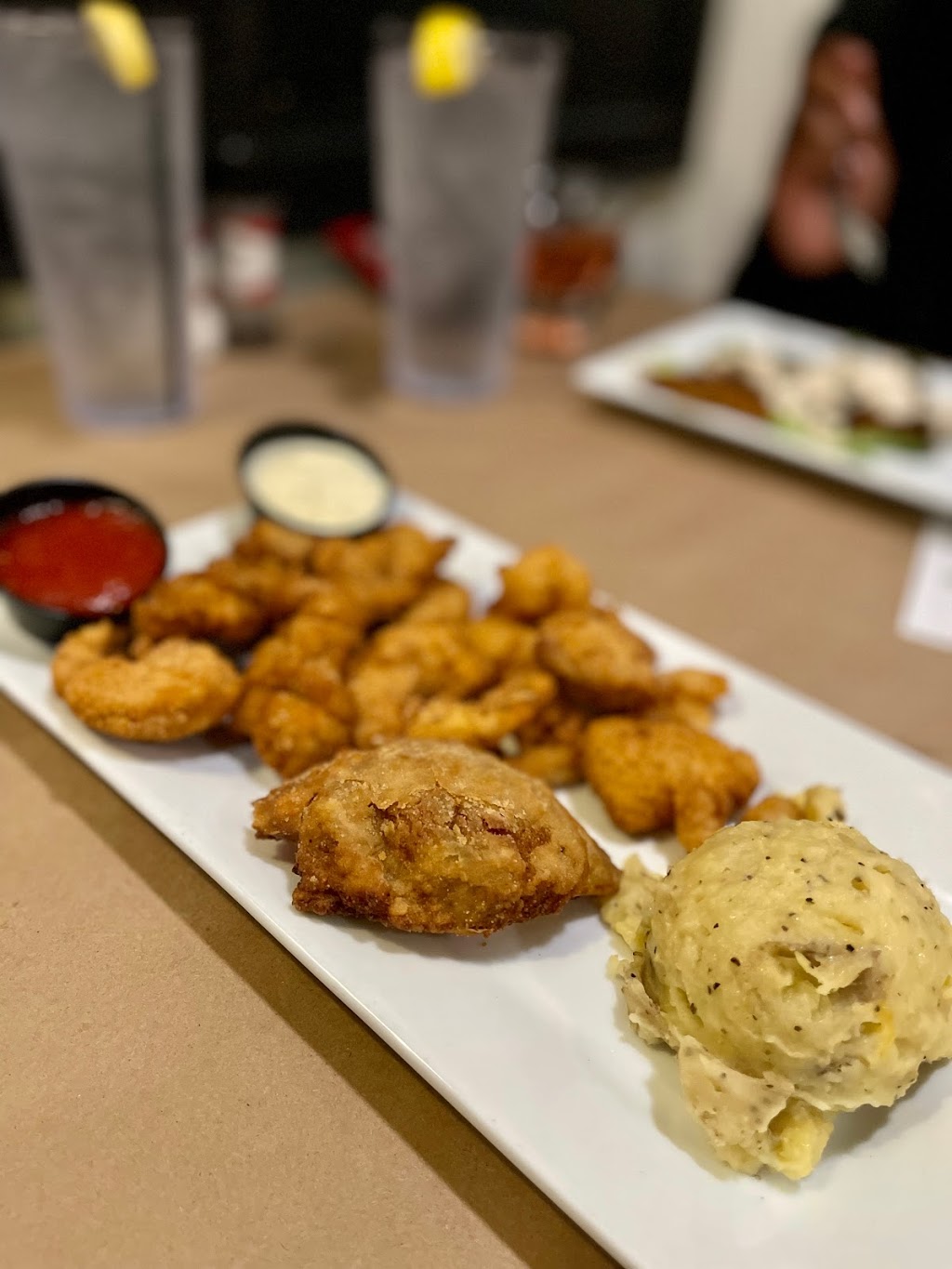 Cottons Restaurant | restaurant | 26009 Perdido Beach Blvd, Orange Beach, AL 36561, USA | 2519819268 OR +1 251-981-9268