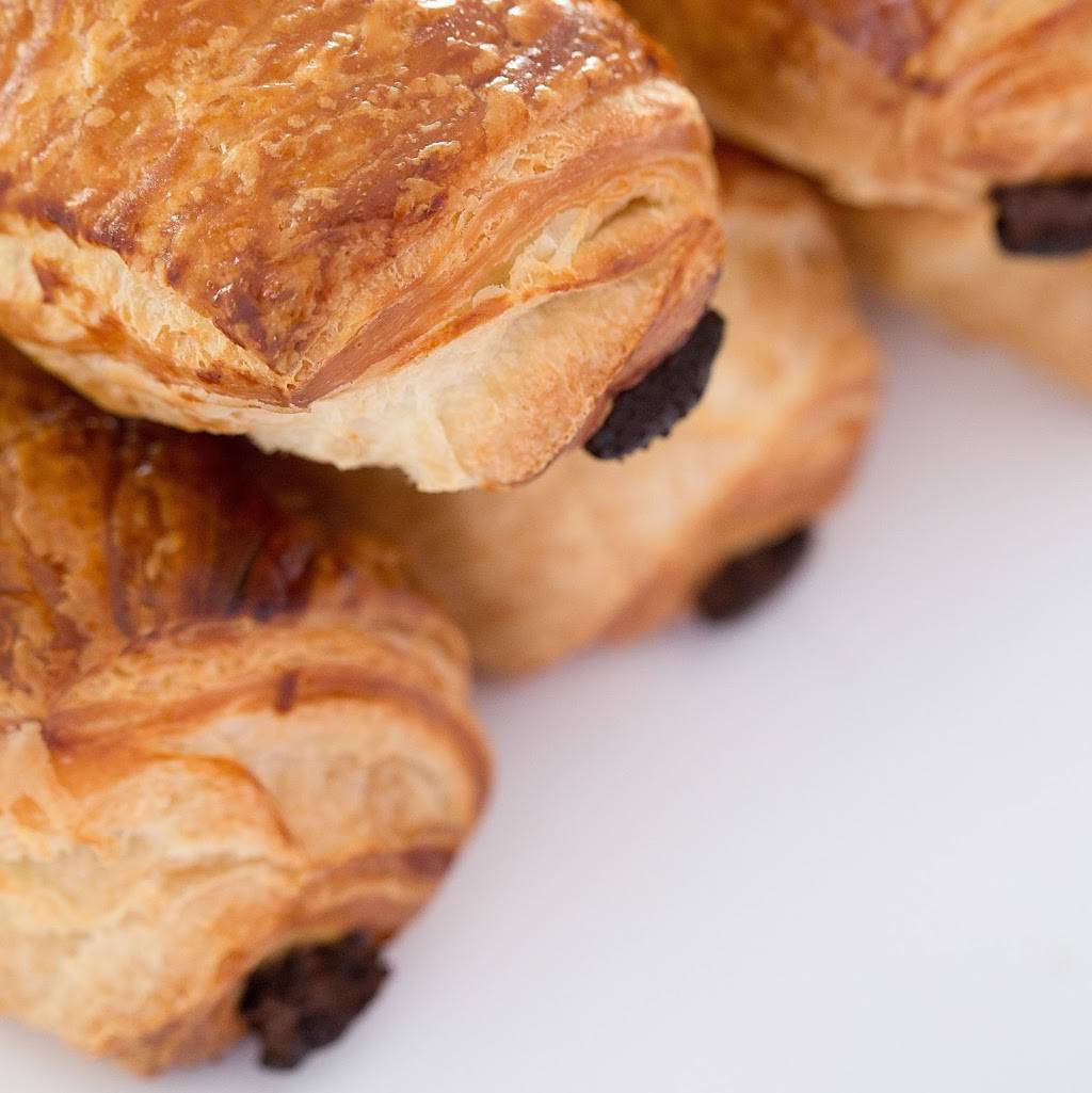 Le Macaron French Pastries | bakery | 310 High St, Brookfield, WI 53045, USA | 4145340157 OR +1 414-534-0157