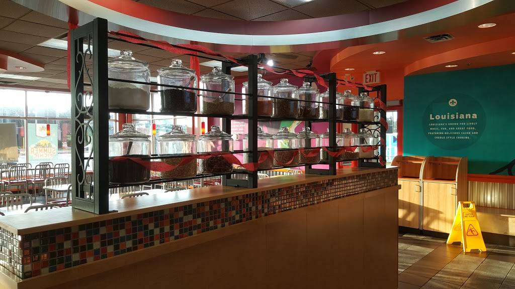 Popeyes | restaurant | 3493 Kingston Rd, Scarborough, ON M1M 1R4, Canada | 4162673875 OR +1 416-267-3875