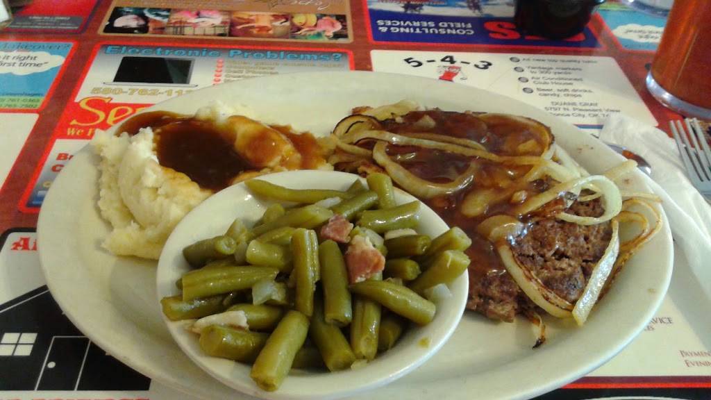 JW Cobbs | restaurant | 3200 N 14th St, Ponca City, OK 74601, USA | 5807628525 OR +1 580-762-8525
