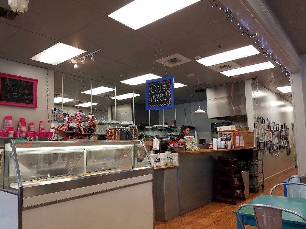 Lulus Ice Cream Parlor | restaurant | 2056 E Canal Dr, Turlock, CA 95380, USA | 2096675858 OR +1 209-667-5858