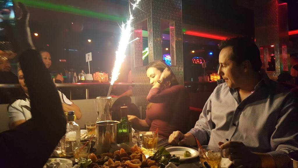 Select Ultra Lounge | restaurant | 2542 W Peterson Ave, Chicago, IL 60659, USA | 7737617500 OR +1 773-761-7500