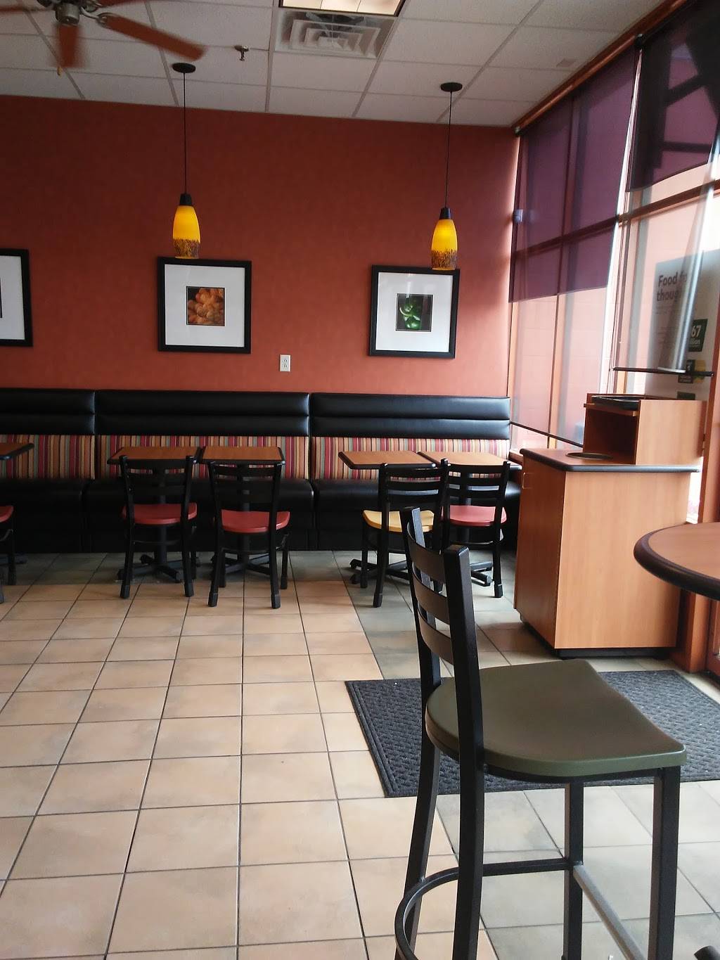 Subway Restaurants | restaurant | 7 Charleston Ave, Charleston, MO 63834, USA | 5736831091 OR +1 573-683-1091