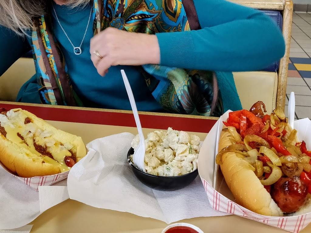 Salt City Dogs | restaurant | 401 Northern Lights Plaza, Syracuse, NY 13212, USA | 3154544271 OR +1 315-454-4271