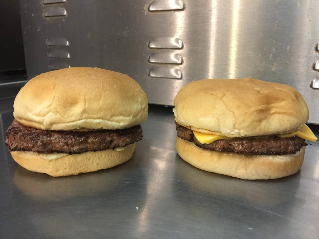 Stinkys Bar & Grill | restaurant | 924 Parriott St, Aplington, IA 50604, USA | 3193472392 OR +1 319-347-2392