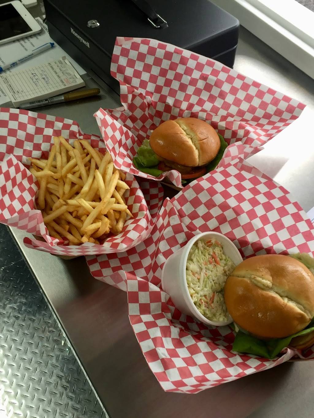 Retro Bs | restaurant | 610 D St, Vader, WA 98593, USA | 3602692141 OR +1 360-269-2141