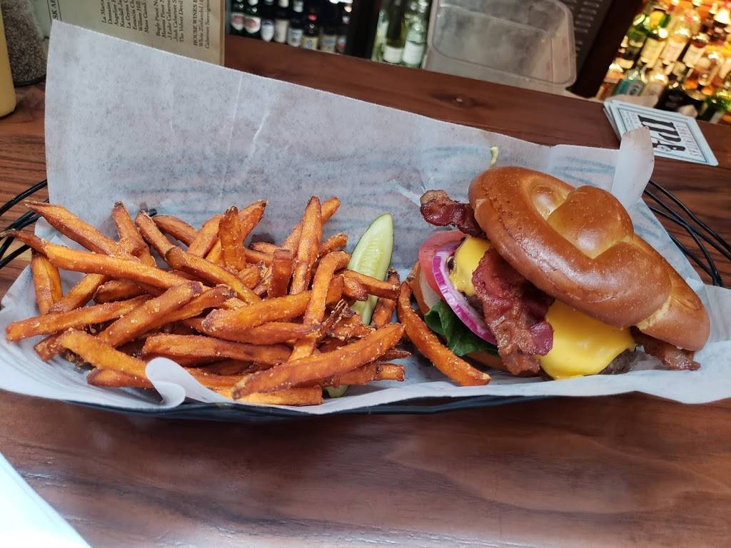 Hennesseys Tavern | restaurant | 31761 Camino Capistrano, San Juan Capistrano, CA 92675, USA | 9494414777 OR +1 949-441-4777