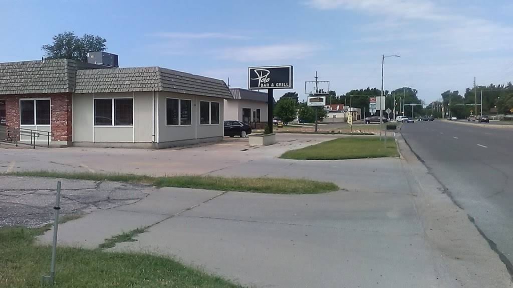 Polo Sports Lounge | restaurant | 25 E 30th Ave, Hutchinson, KS 67502, USA | 6202594313 OR +1 620-259-4313