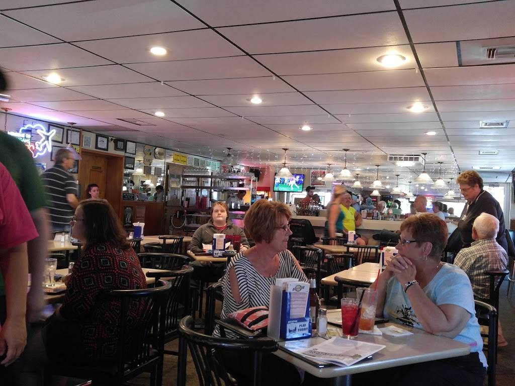 Hooligans Food & Spirits | restaurant | 3022 N Water St, Bay City, MI 48708, USA | 9898942938 OR +1 989-894-2938