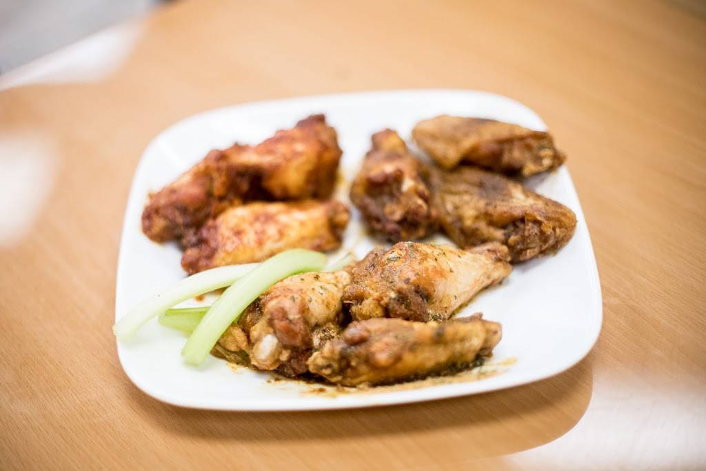 Americas Best Wings | restaurant | 8825 Branch Ave, Clinton, MD 20735, USA | 3018779464 OR +1 301-877-9464