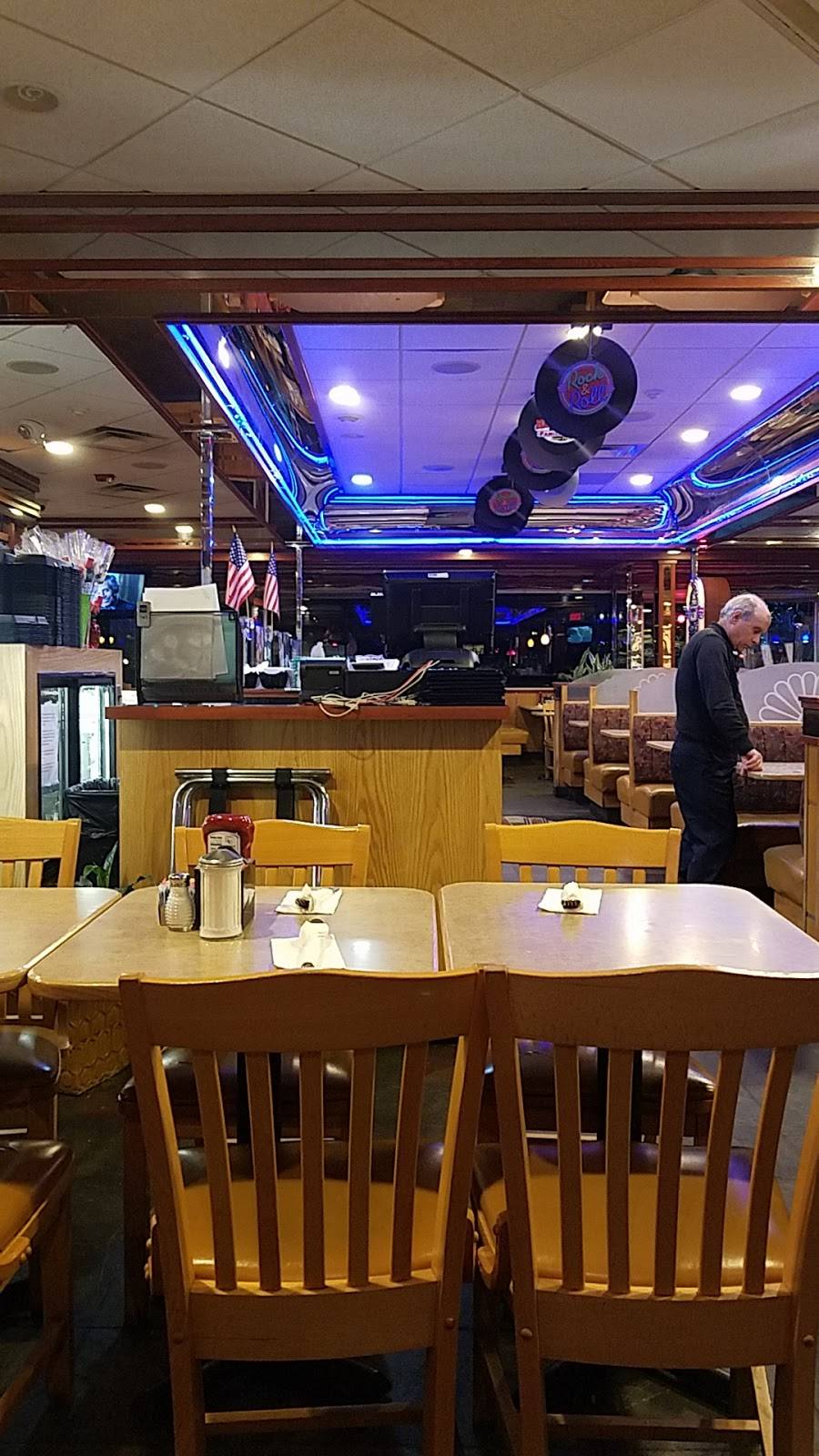 Happy Days Diner | restaurant | 3470 Lincoln Hwy, Thorndale, PA 19372, USA | 6103844400 OR +1 610-384-4400