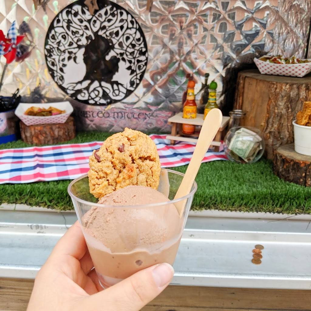 Saffron De Twah | restaurant | 7636 Gratiot Ave, Detroit, MI 48213, USA | 5863596138 OR +1 586-359-6138