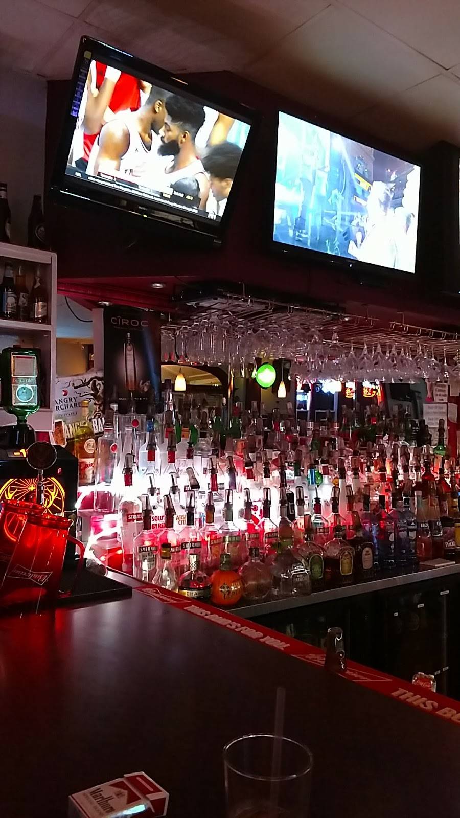 Mr. Ds Tavern | cafe | 876 Rubber Ave, Naugatuck, CT 06770, USA | 2034904770 OR +1 203-490-4770