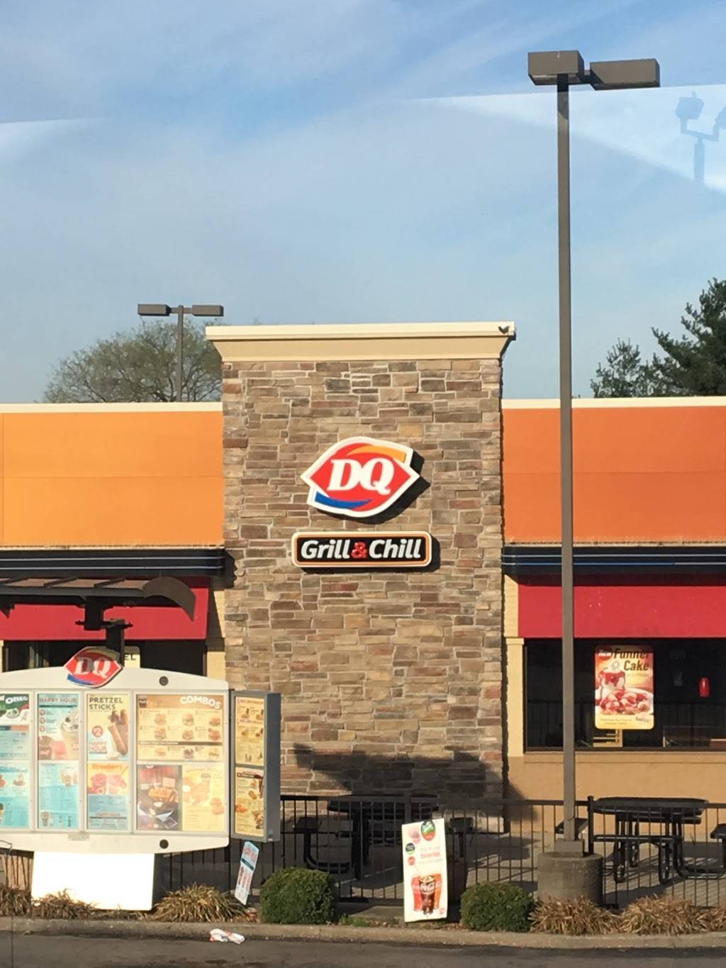 Dairy Queen Grill & Chill | restaurant | 1 Collinsport Dr, Collinsville, IL 62234, USA | 6183453633 OR +1 618-345-3633
