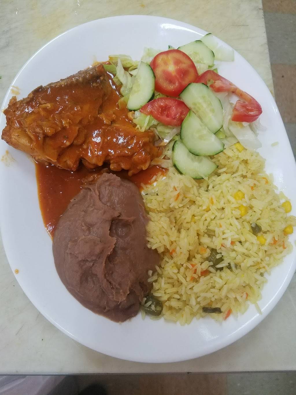 Pupusería y Antojitos Cabañas | restaurant | 505 E Market St, Salinas, CA 93905, USA | 8312296972 OR +1 831-229-6972