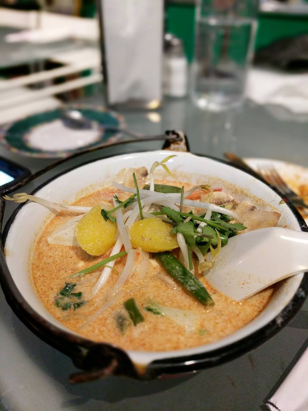 Hungary Thai | restaurant | 196 Augusta Ave, Toronto, ON M5T 2L6, Canada | 4165956405 OR +1 416-595-6405