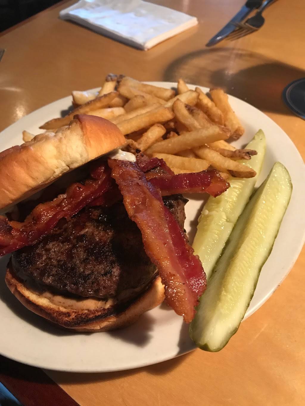 Sebago Brewing Company | restaurant | 211 Fore St, Portland, ME 04101, USA | 2077752337 OR +1 207-775-2337