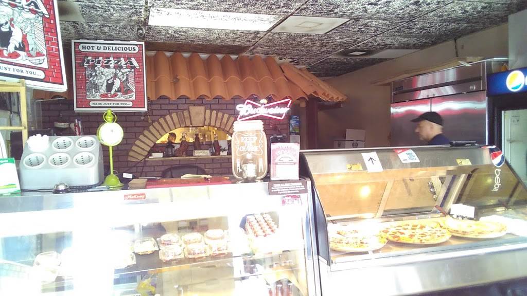 Pizza Famiglia | meal delivery | 1402 E Fletcher Ave, Tampa, FL 33612, USA | 8139750024 OR +1 813-975-0024