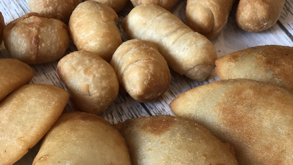 Lolas Food Inc | meal takeaway | 3490 Laird Rd #9, Mississauga, ON L5L 5Y4, Canada | 9059971577 OR +1 905-997-1577