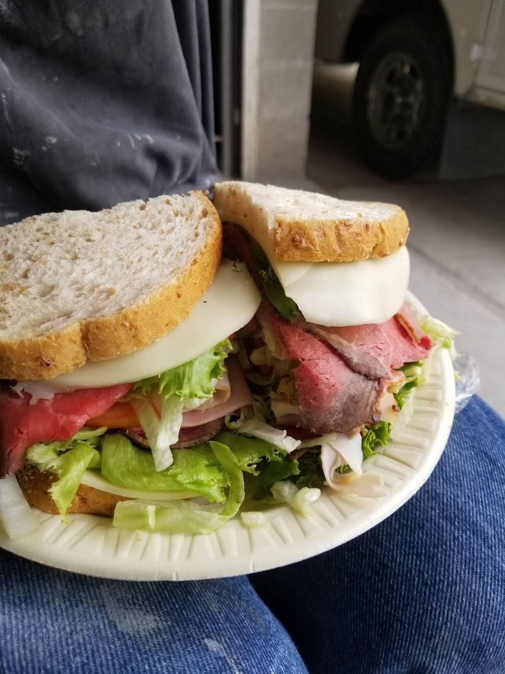 Family Deli | restaurant | 3400 South Park Rd, Bethel Park, PA 15102, USA | 4128359939 OR +1 412-835-9939